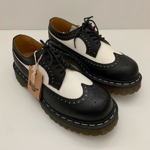 Dr. Martens 3989 Bex Smooth Leather Brogue Size 10 Dr. Martens 3989 Bex Smooth Leather Brogue Size 10